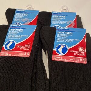 NWT 4 Pairs Woman’s Black Diabetic Comfort Crew Socks